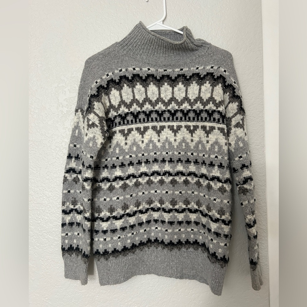 abercrombie turtle neck sweater (XS)
